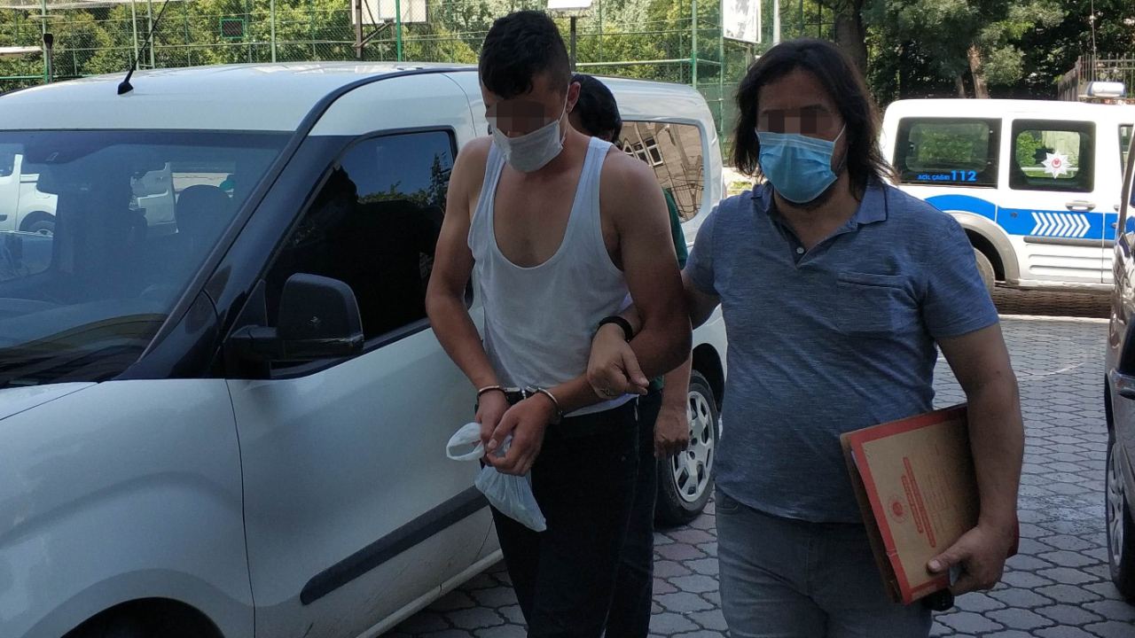 Sen misin polise saldıran! O genç tutuklandı