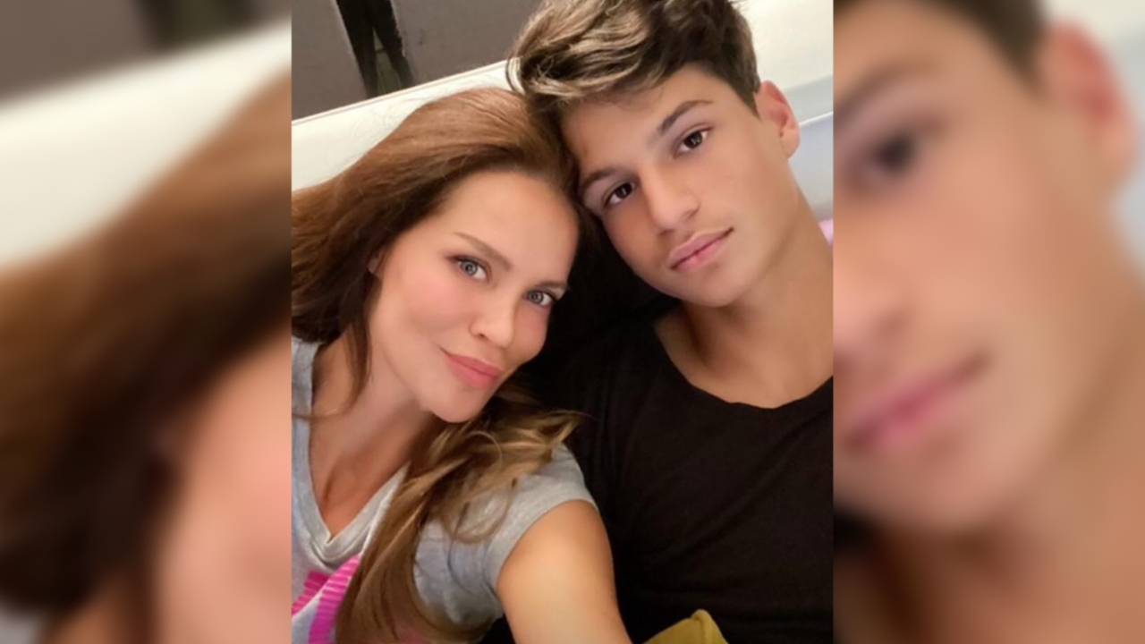 Ebru Şallı oğlu Pars'ın ardından ilk defa büyük oğlu Beren Tan ile poz verdi