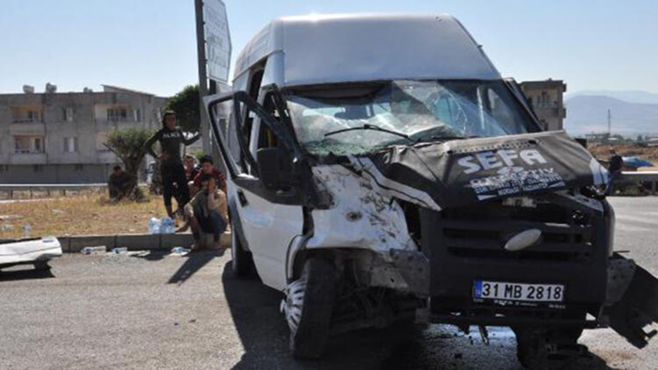 Gaziantep'te düğüne giden minibüsler çarpıştı: 11 yaralı