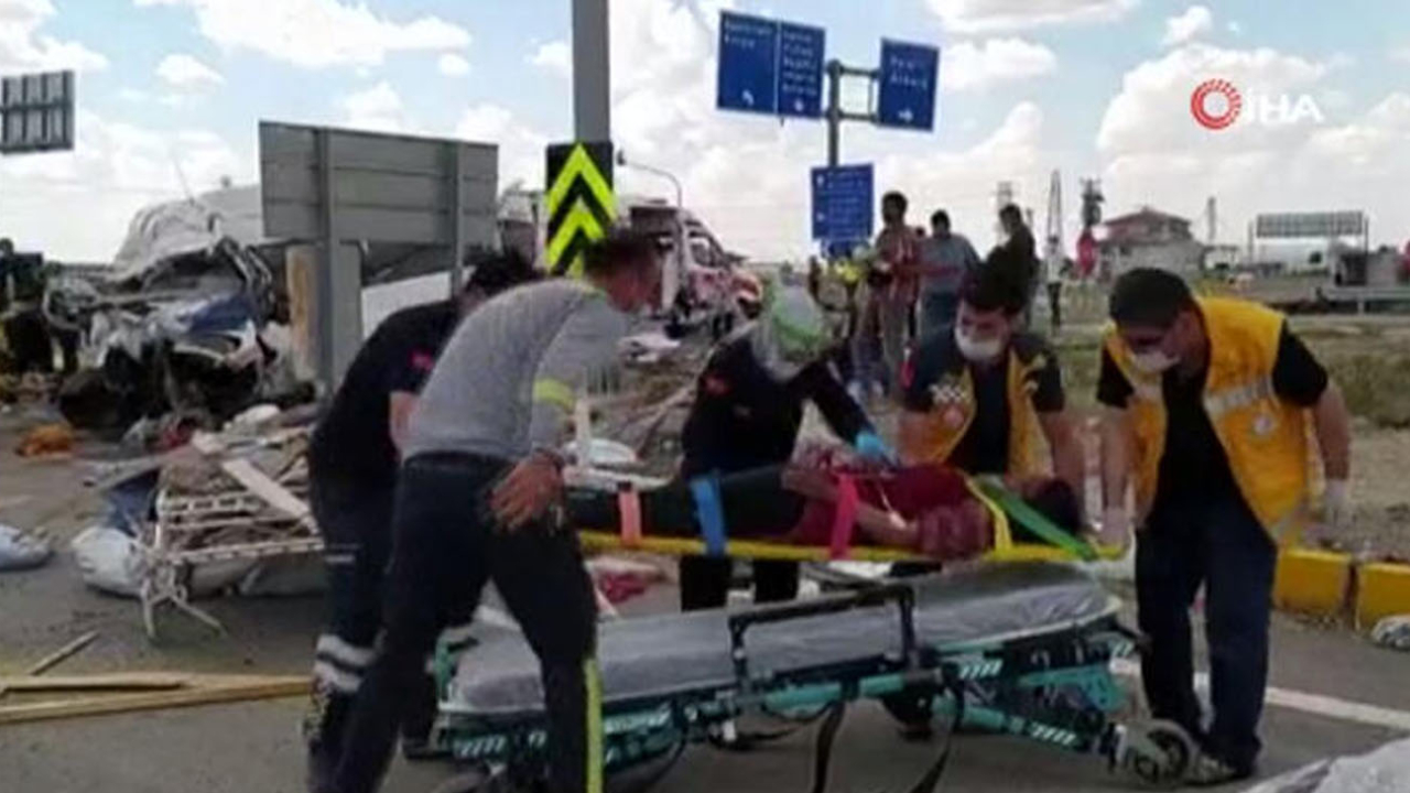 Konya'da peş peşe kazalar! 9 ölü ve yaralılar var...