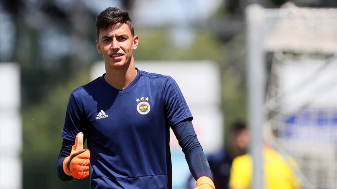 Fenerbahçe kaleci Berke Özer yeniden KVC Westerlo'ya kiralandı
