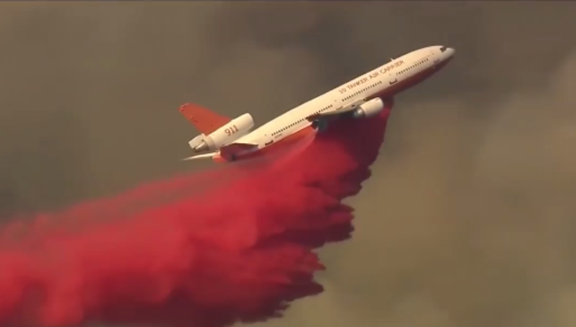 Ölü sayısı 23'e yükselen yangında ABD tüm bombardıman uçaklarını yangın için seferber etti!