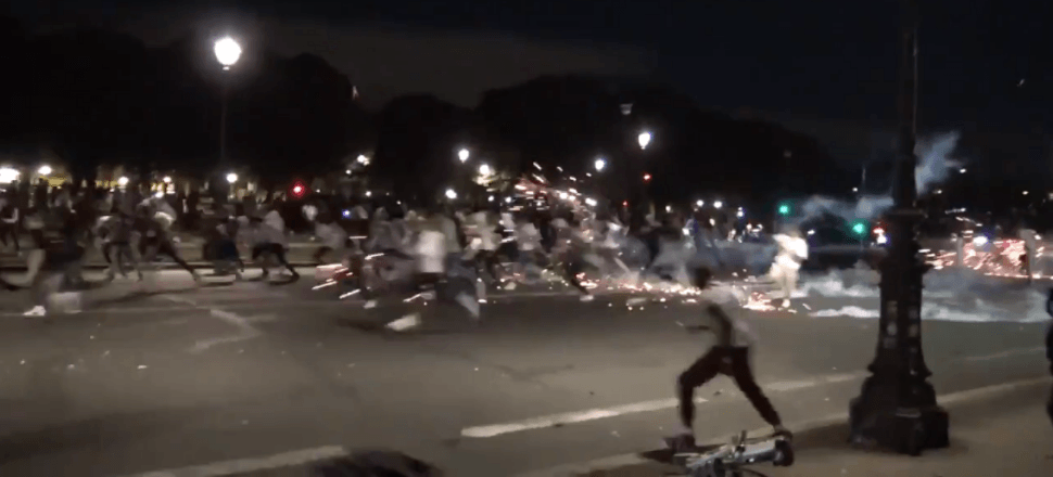 Paris sokaklarını karıştıran film...