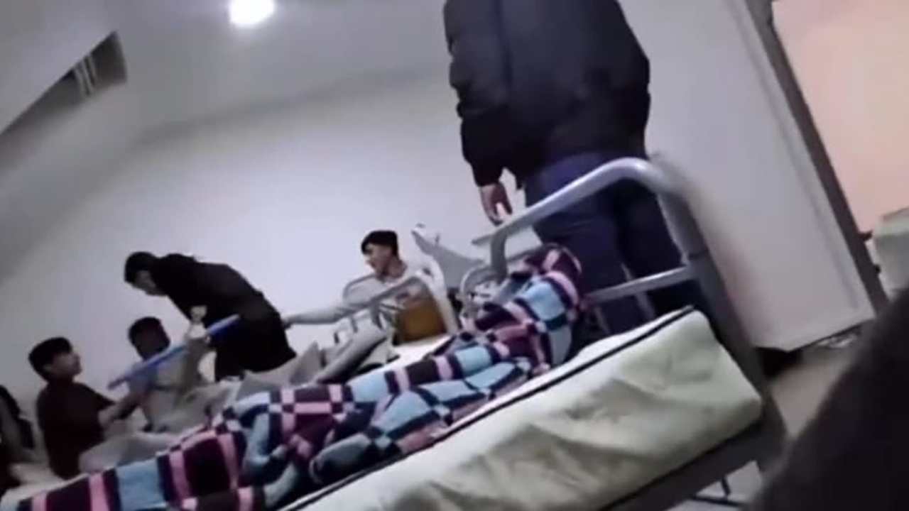 Sırp polisinden mülteci gençlere şiddet
