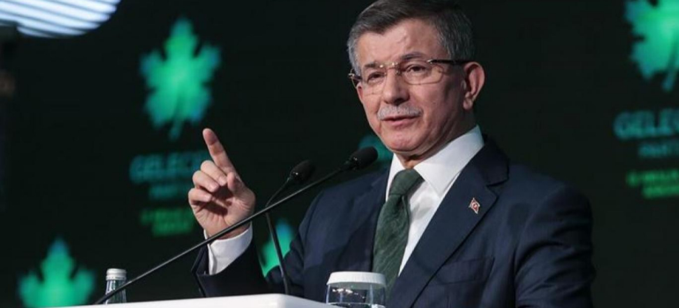 Davutoğlu, Abdüllatif Şener'i solladı!