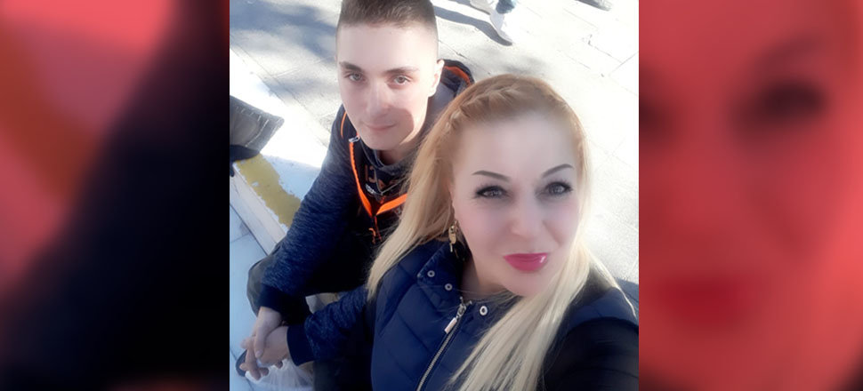 Kedi yüzünden tartıştığı annesini öldürüp videosunu çekti