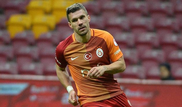Podolski'den Fenerbahçe'ye pastırmalı gönderme