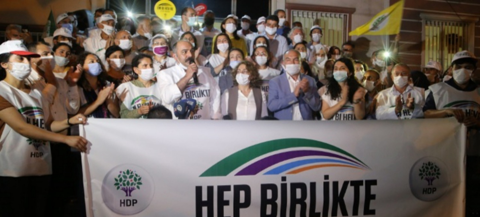 Yürüyüşe katılan 3 vekile virüs bulaştı