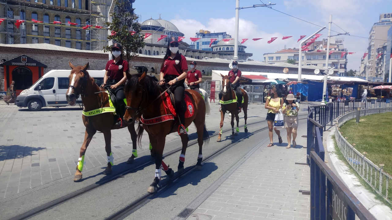 Taksim atlı polislere emanet