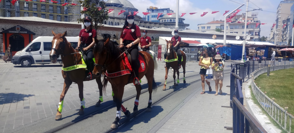 Taksim atlı polislere emanet