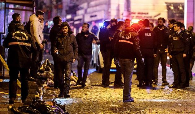 Beyoğlu'nda yine silahlar patladı! Çok sayıda yaralı var...