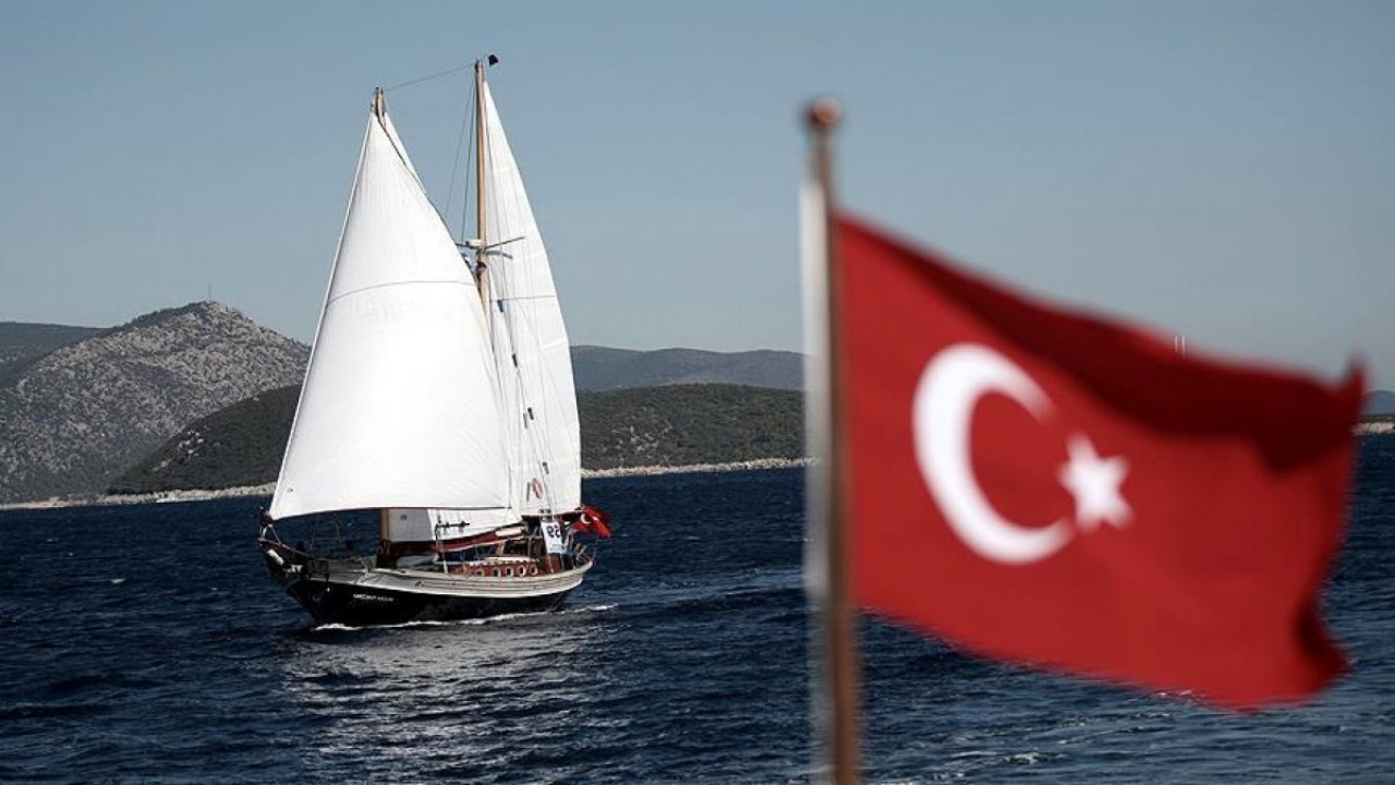 'Gemilere Türk bayrağı asın'