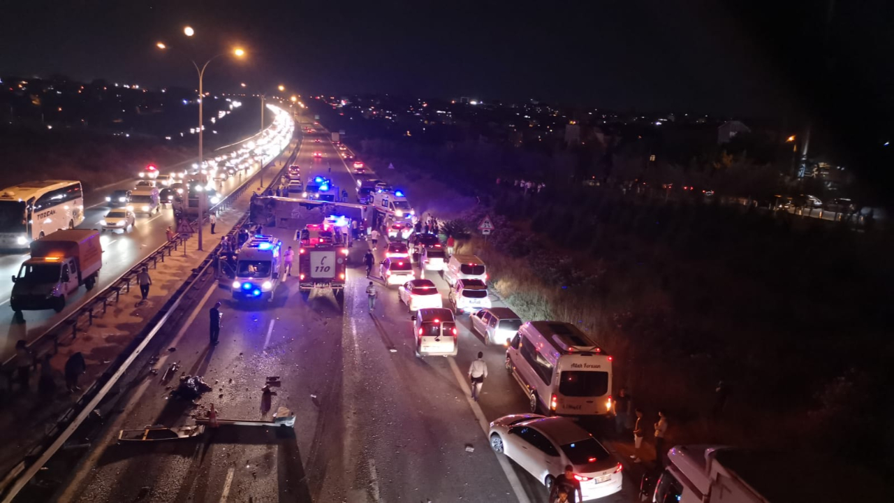TEM'de otobüs devrildi