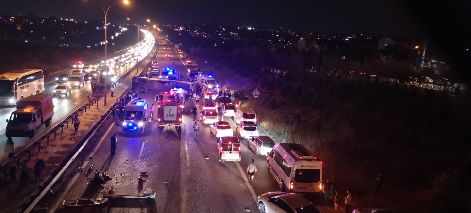 TEM'de otobüs devrildi