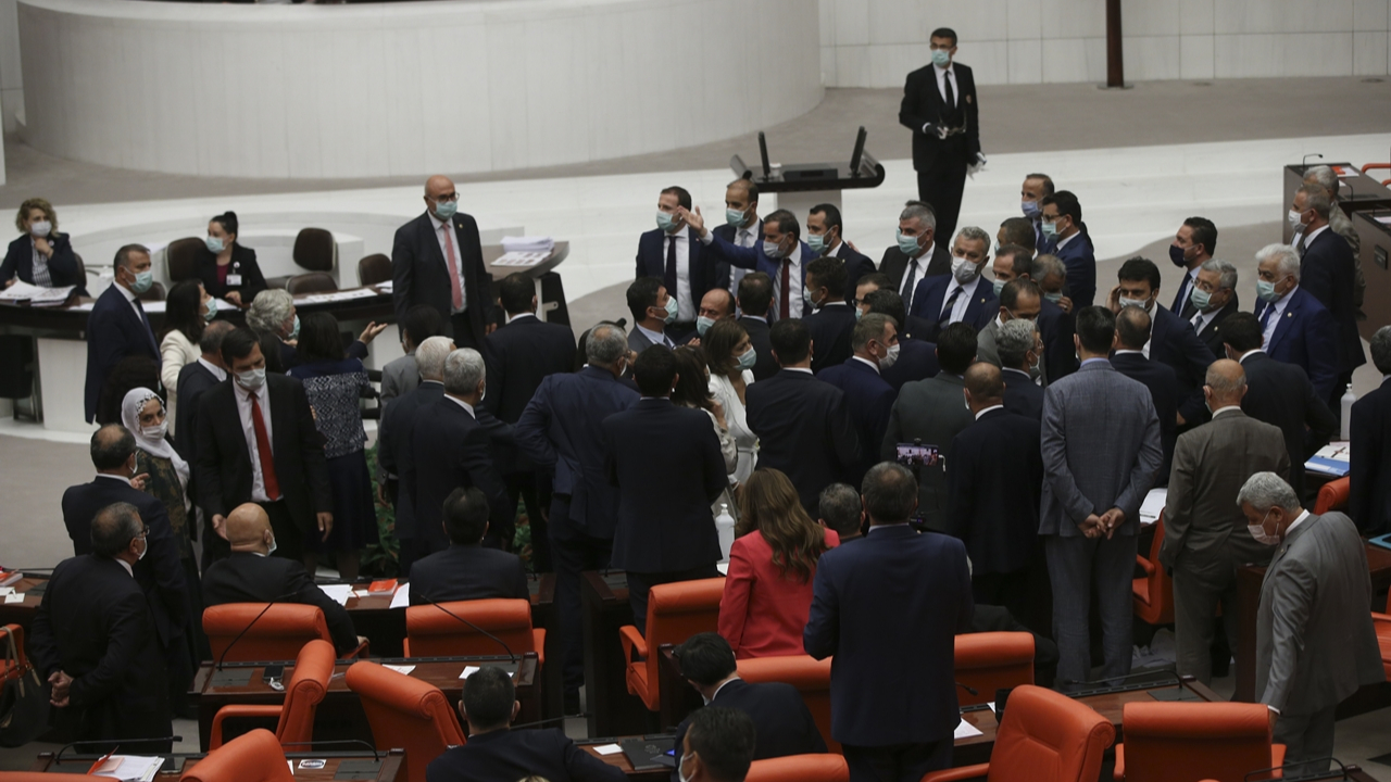TBMM'de Ahmet Şık gerilimi