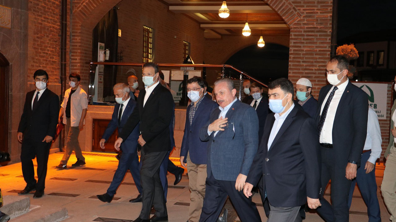 TBMM Başkanı Şentop Hacı Bayram Veli Camisi'nde namaz kıldı
