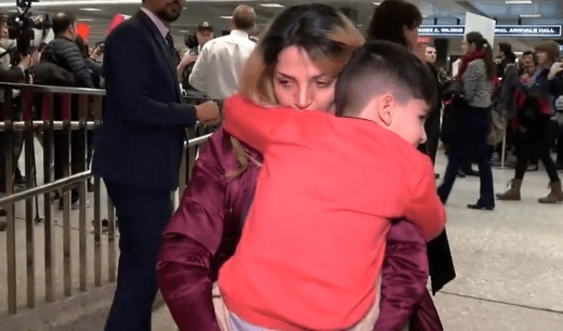 Trump'ın ABD'sinde 5 yaşındaki Müslüman çocuğu kelepçelediler