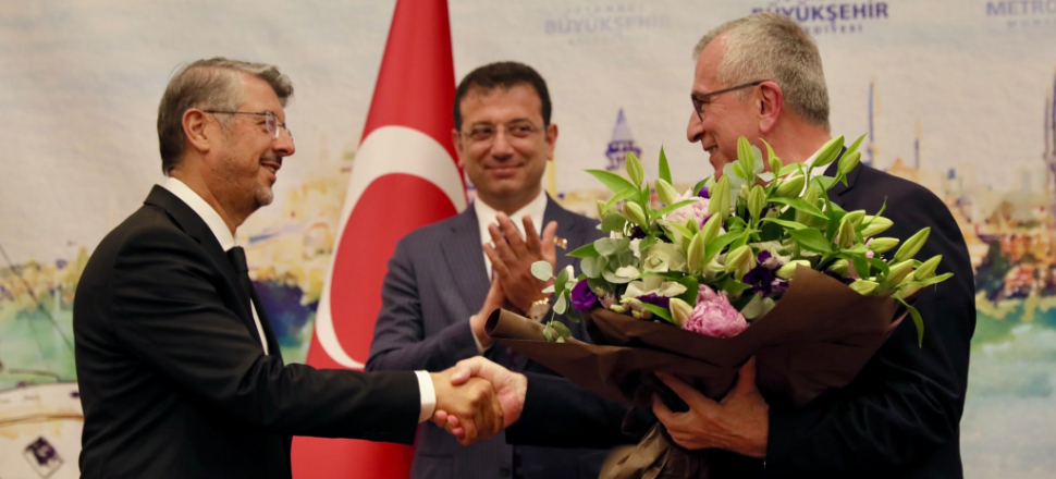 İmamoğlu, yolsuzlukla suçlanan sekreterine sahip çıktı