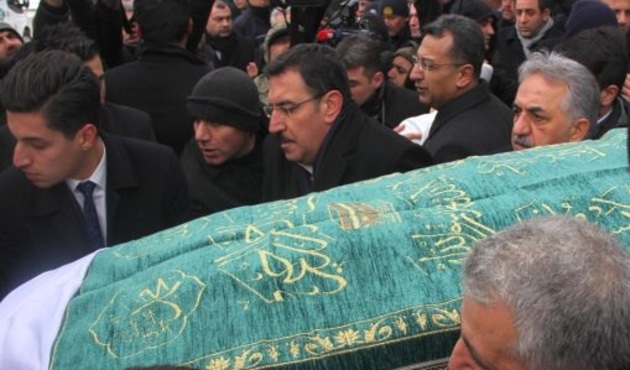 Bakan Tüfenkci, annesini ebediyete uğurladı