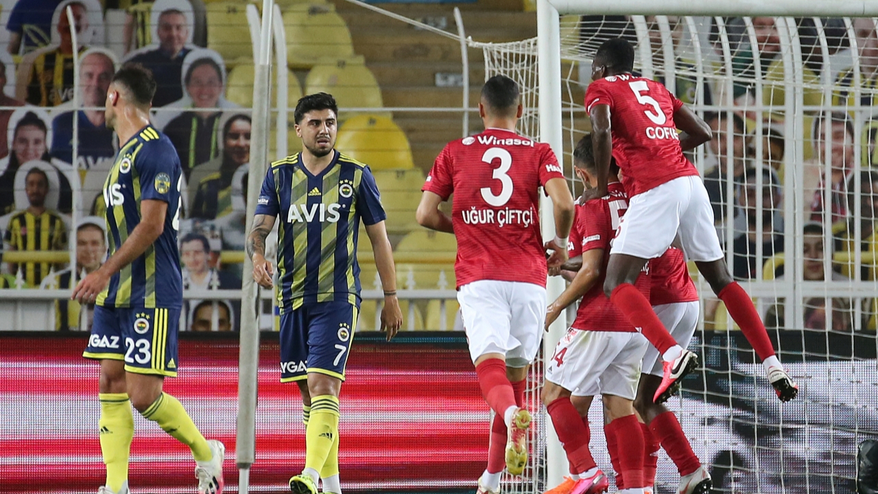 Fenerbahçe, evinde Sivasspor'a mağlup oldu!