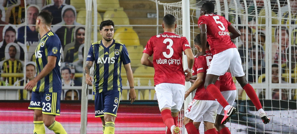 Fenerbahçe, evinde Sivasspor'a mağlup oldu!