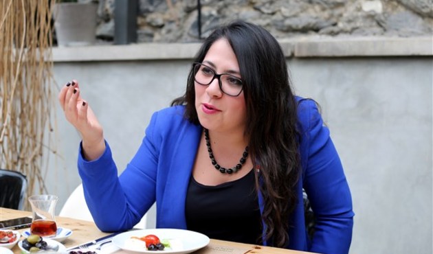 Ezana hakaret eden CHP'li Sera Kadıgil gözaltında!