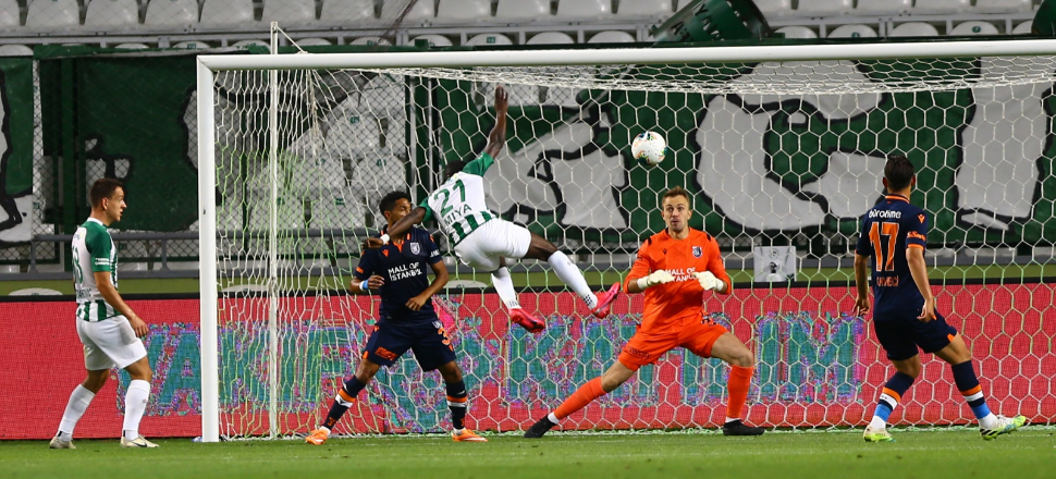 Başakşehir gol bombardımanında yıkıldı!