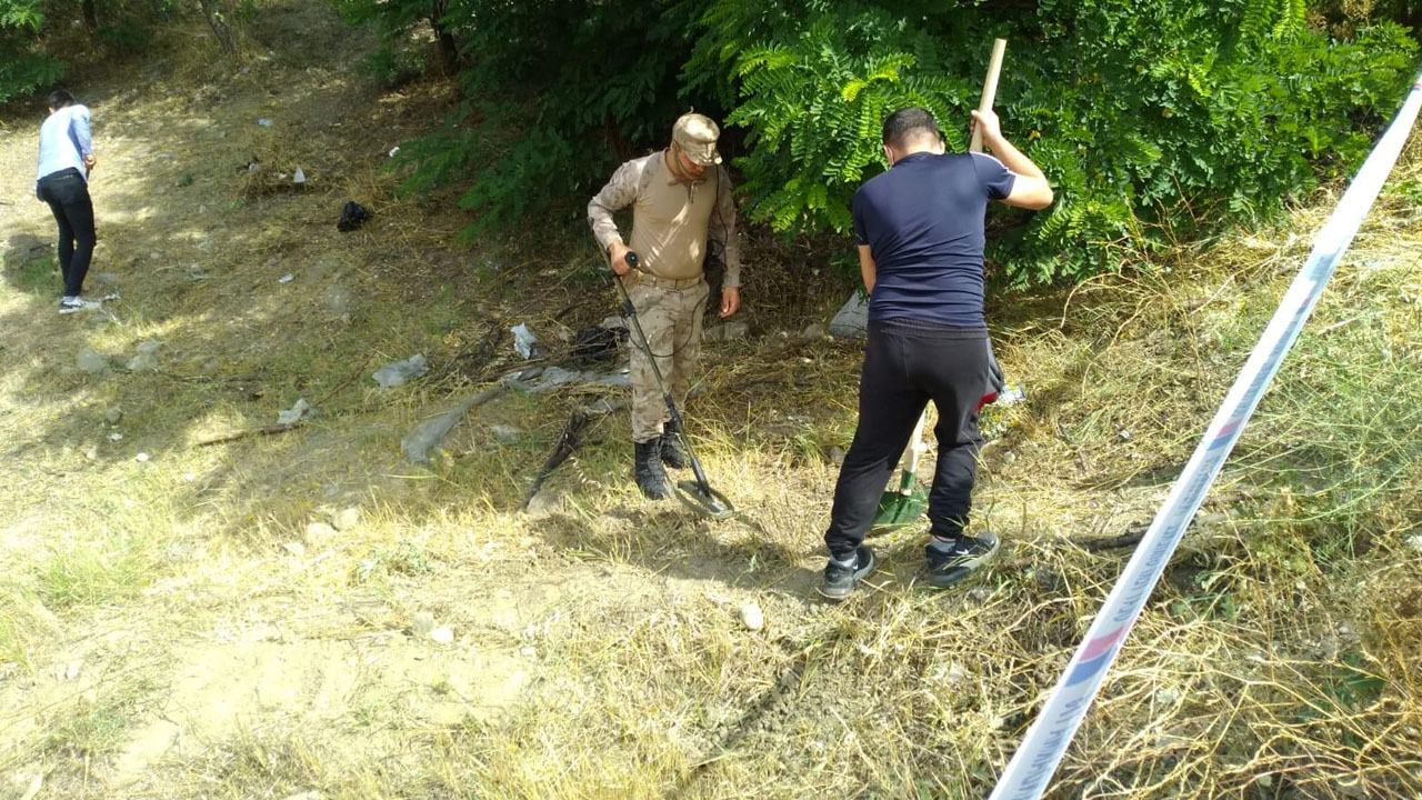 Asker dedektörle altın aradı!