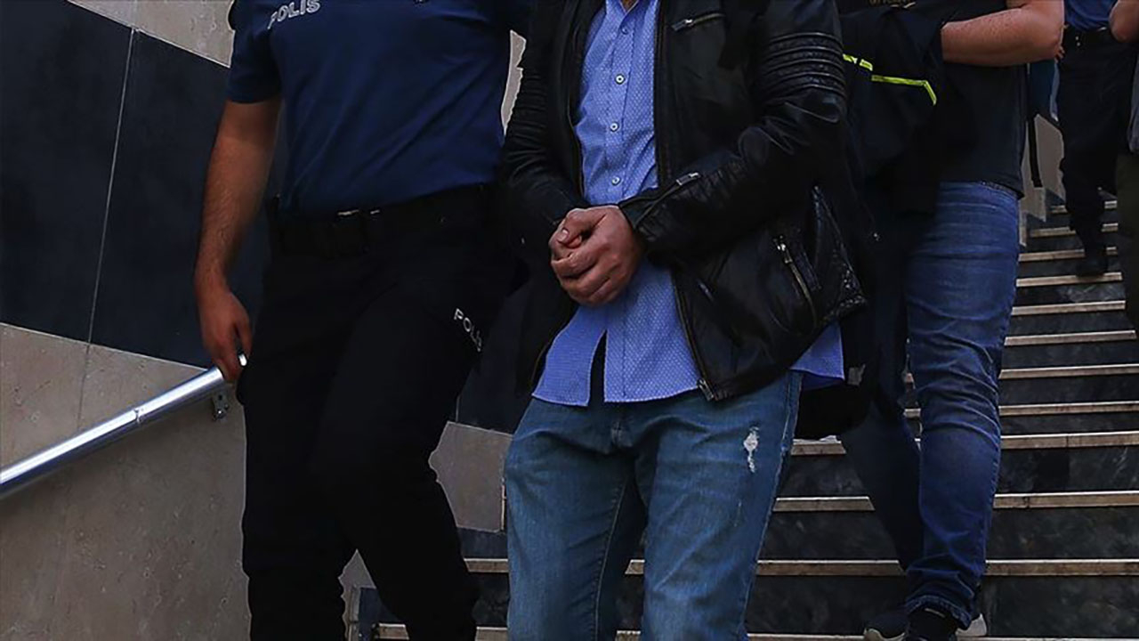 Adana merkezli 6 ilde FETÖ operasyonu