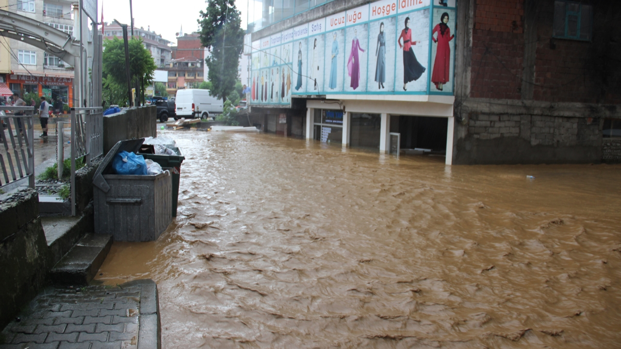 Rize'de sel felaketi