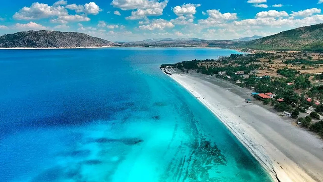 Salda Gölü'nde sigara içmek yasaklandı