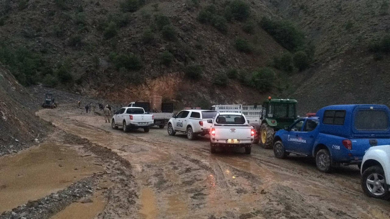İki şehri bağlayan yol kapandı