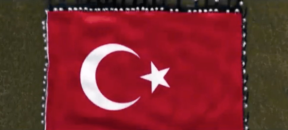 O bayrak 15 Temmuz Şehitler Köprüsü'ne yakışır!