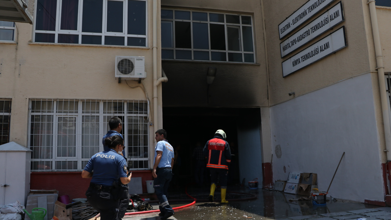 Mersin'de okuldaki patlamada yaralanan öğretmen hayatını kaybetti