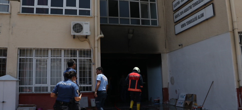 Mersin'de okuldaki patlamada yaralanan öğretmen hayatını kaybetti