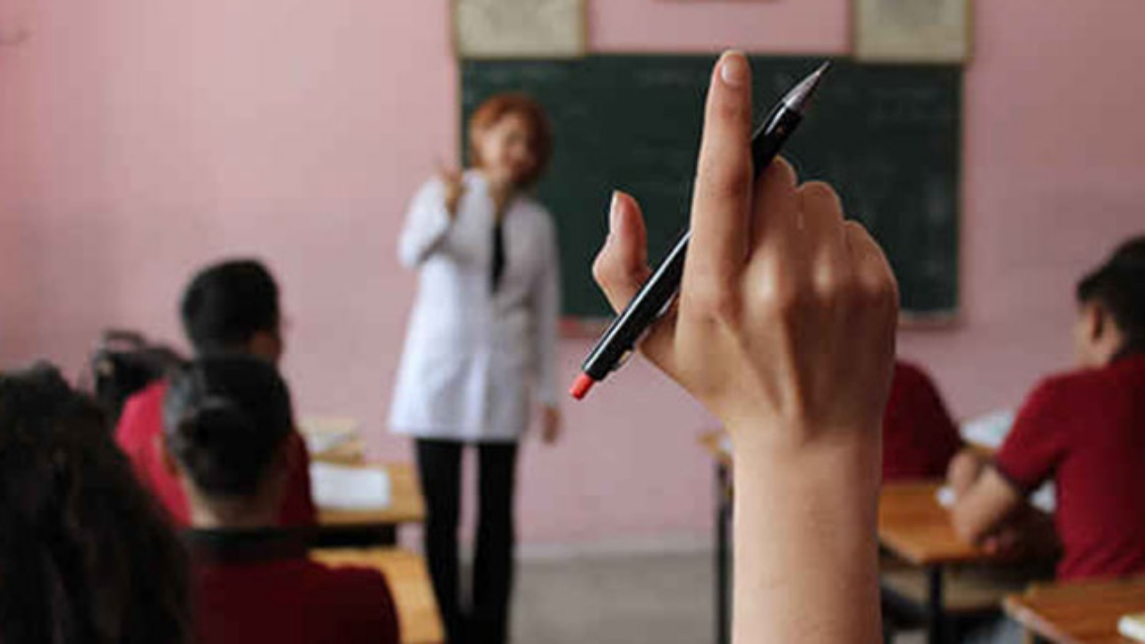 Türk öğrenciye Türkçe konuştu cezası