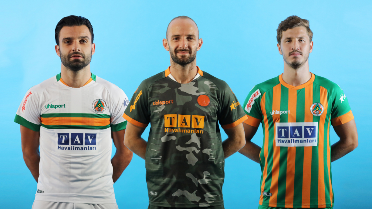 Alanyaspor yeni sezon formalarını tanıttı