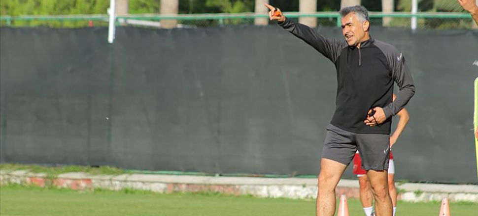 Mehmet Altıparmak, üzdüğü takımları Süper Lig'e çıkarıyor