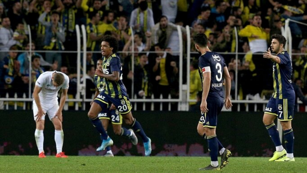 Fenerbahçeli yıldız Beşiktaş derbisinde sahada olmayacak!