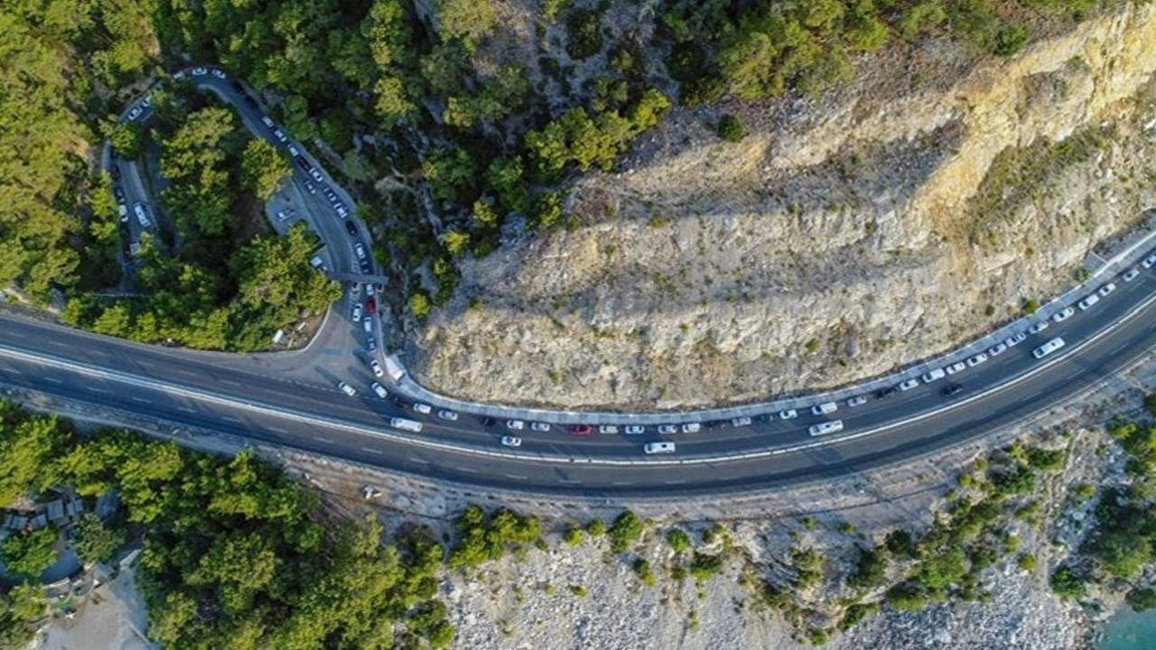 Antalya'da 2 kilometrelik piknik kuyruğu