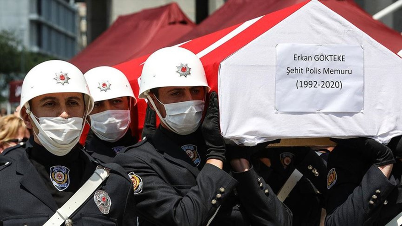 Şehit polis dualarla uğurlandı