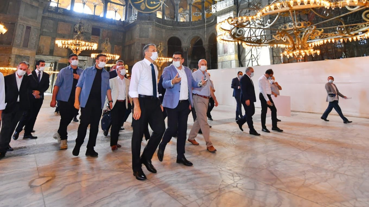 Ayasofya'nın ibadete hazırlığı sürüyor!