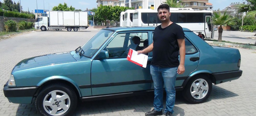 50 bin liraya aldığı 26 yıllık otomobile gözü gibi bakıyor