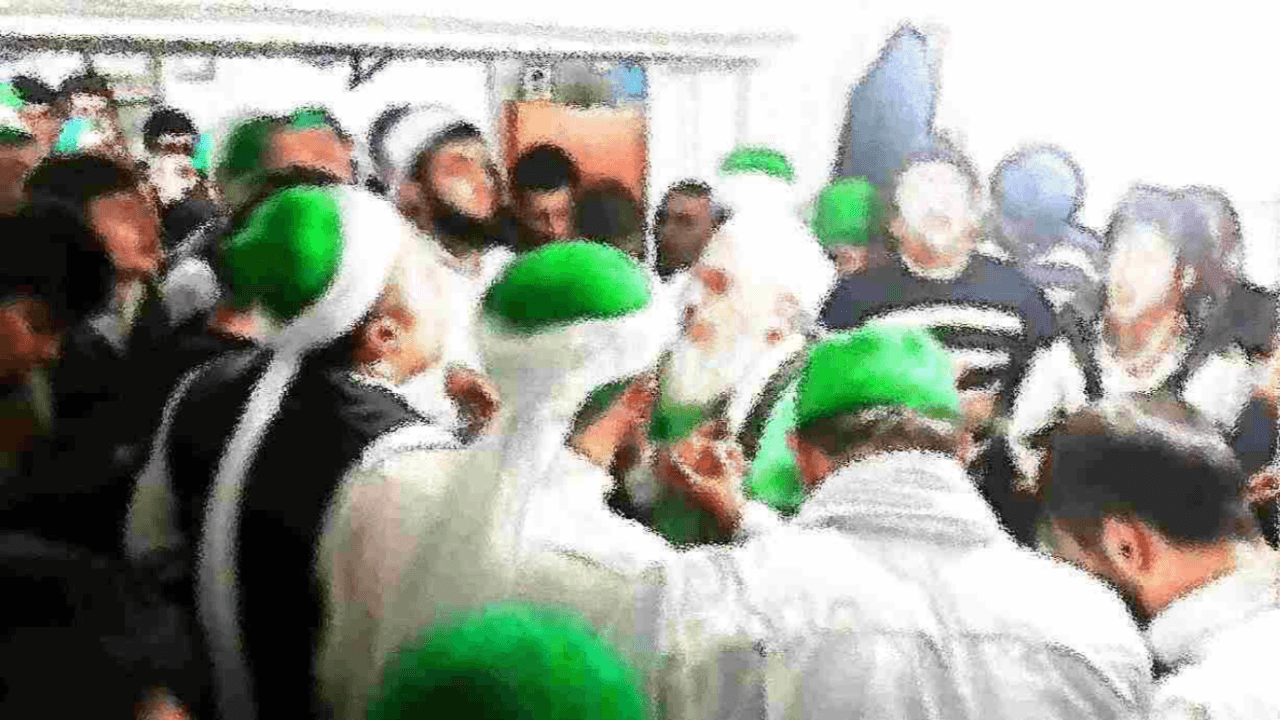 Hükümete beddua seansları yapıp, şeyhlerine tapıyorlar!