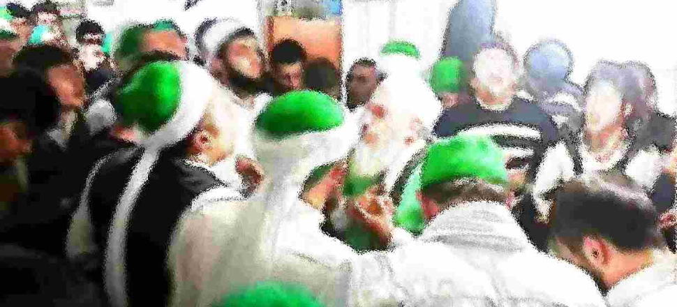 Hükümete beddua seansları yapıp, şeyhlerine tapıyorlar!