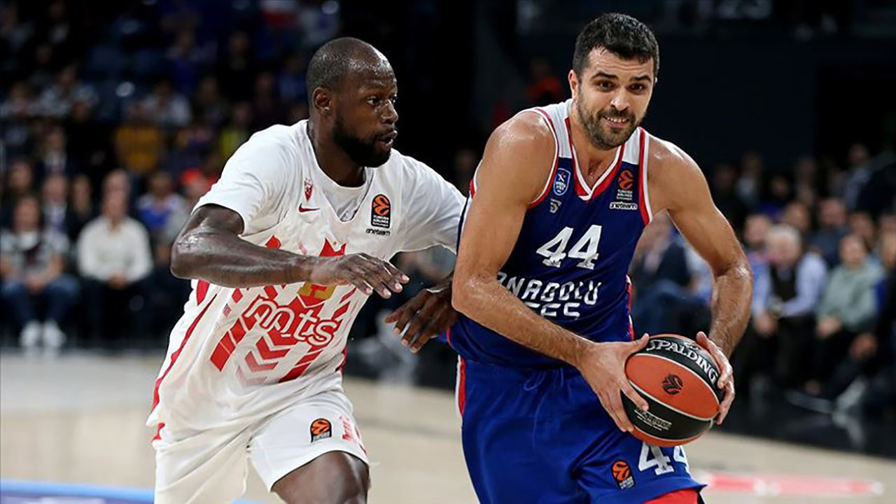Anadolu Efes'de Krunoslav Simon'un sözleşmesi uzatıldı
