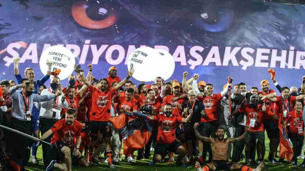 "Başakşehir perde arkasındaki güçlerce kollandı"