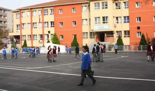 Öğretmen dilekçe yazdı, Bakanlık 81 ile gönderdi!
