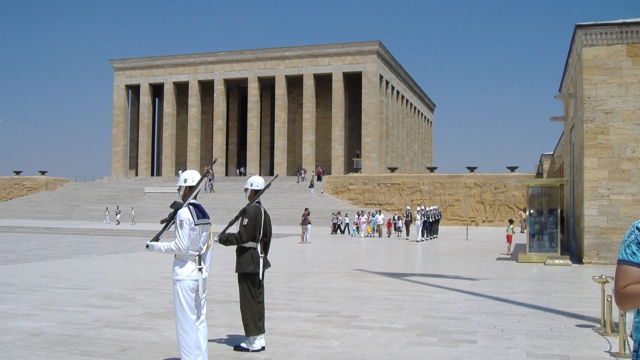 Ayasofya'ya karşı içimizdeki Bizanslılar Anıtkabir'de