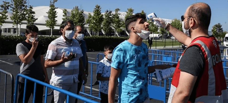 Ateş ölçümü yapıldı, maske dağıtıldı